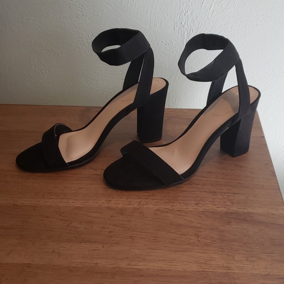 New never worn, ankle strap chunk heel. - Picture 3 of 4